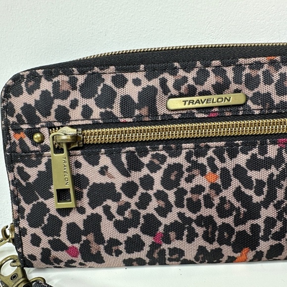 NWT TRAVELON RFID Animal Cheetah Leopard Passport Zip Around Wristlet Wallet - Picture 2 of 7